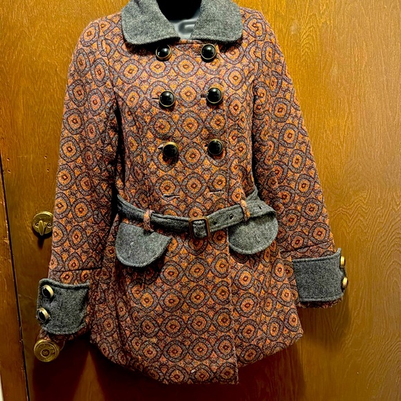 Knitted Dove Jackets & Blazers - Elegant Patterned Trench Coat with Gray Accents